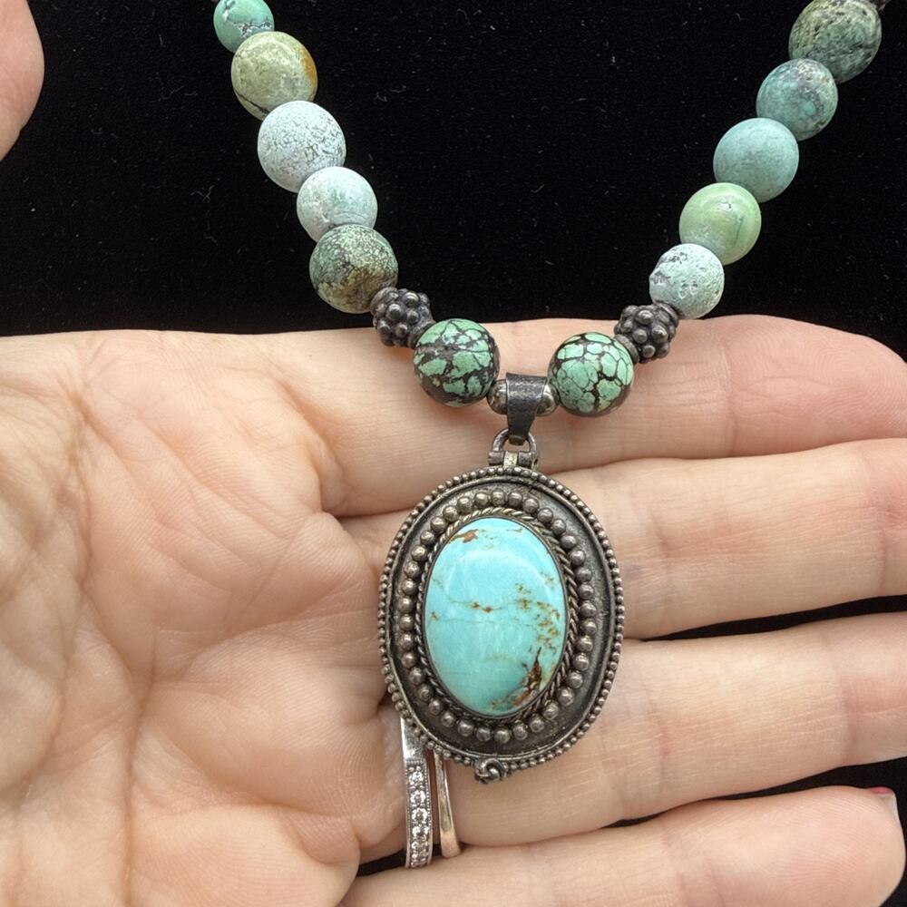 Gorgeous Turquoise Beaded Necklace With Silver 925 Pendant Locket